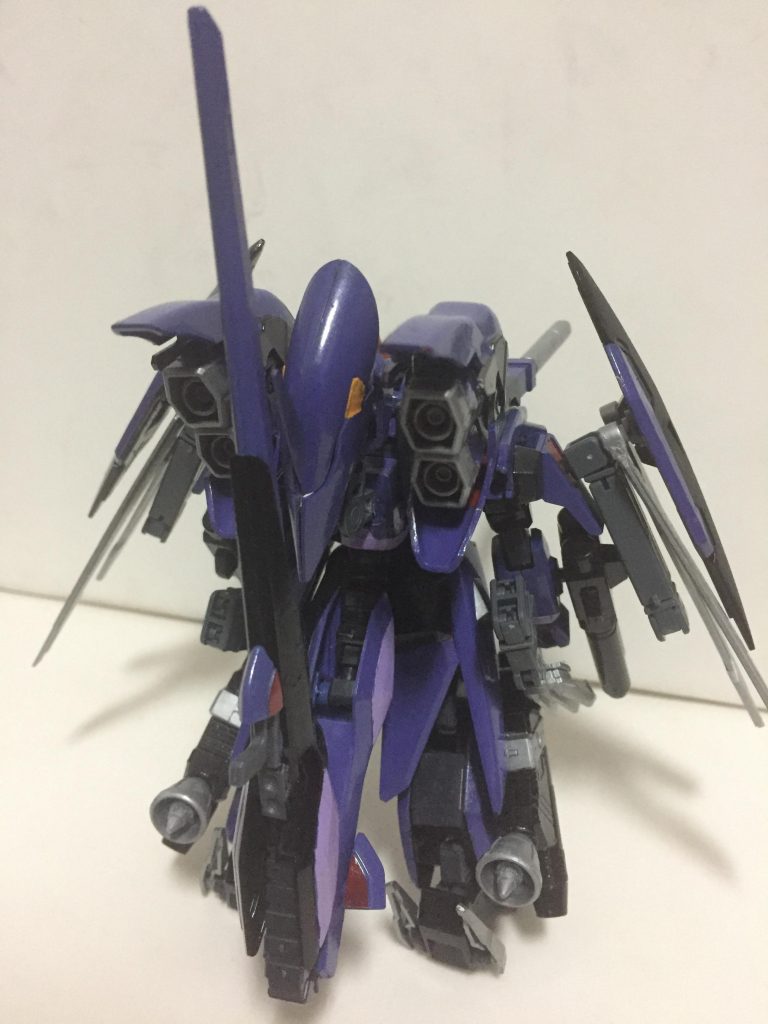 背中の大型ブースターはSDのシナンジュ