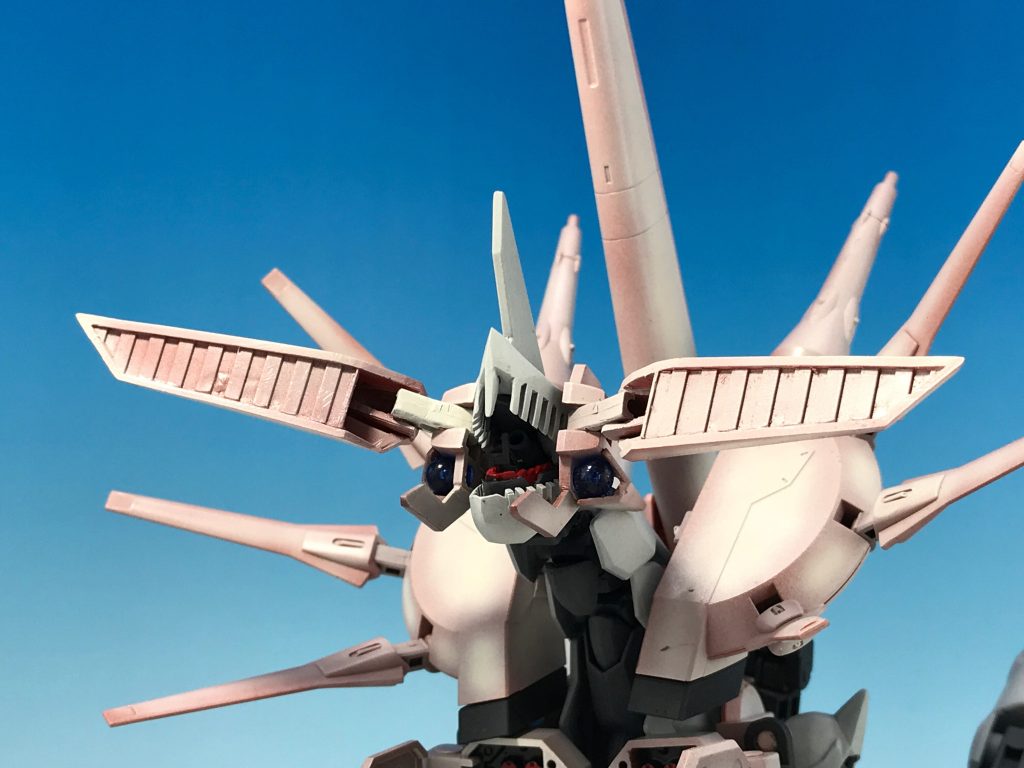 頭部の展開ギミックも再現。
パカっと開いて、超強いビーム(語彙力なし)を炸裂させます。