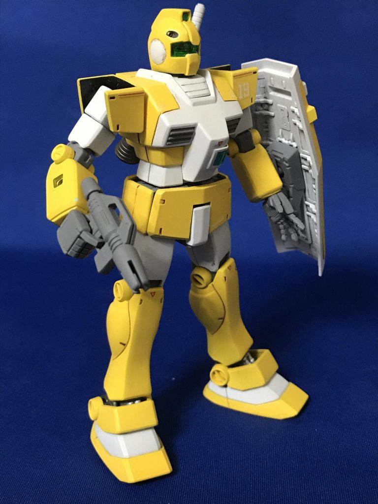 頭部と胸部、股関節とシールドを少し改造です。