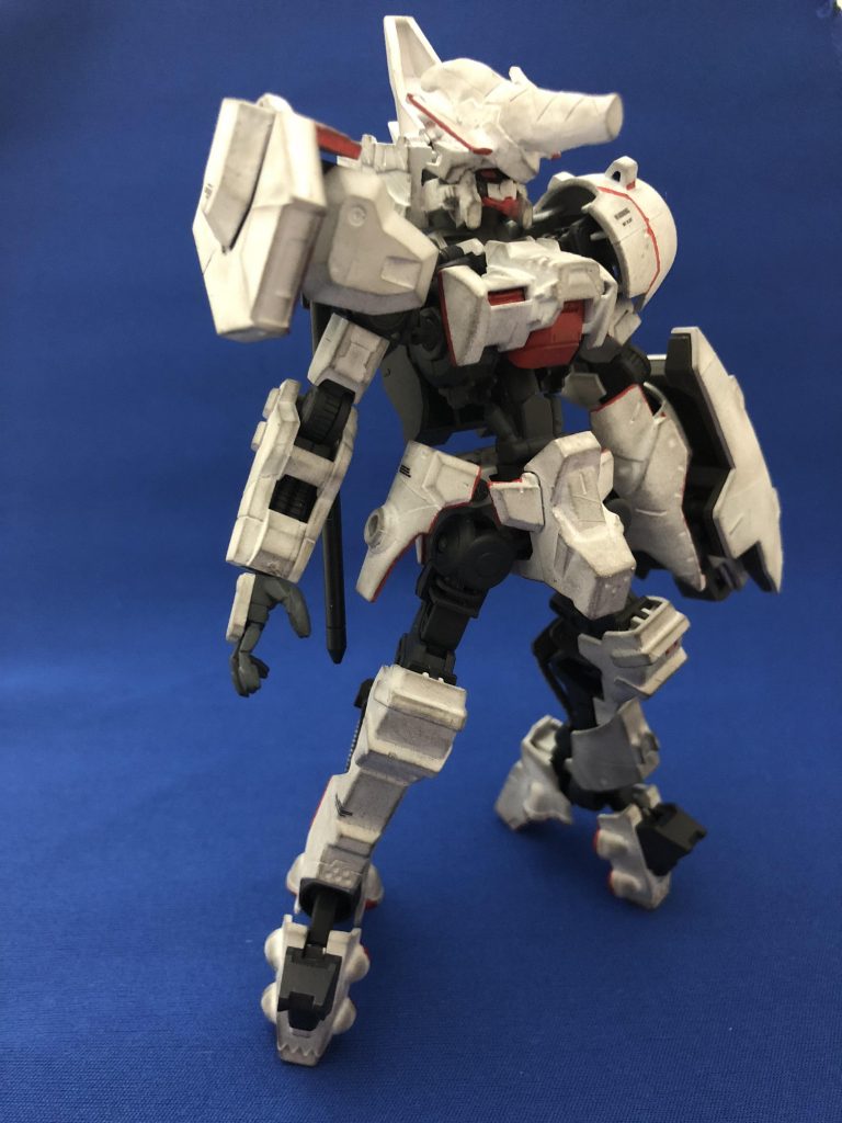 足は前面のみ残し、サイドは使いませんでした
足が太くなりすぎたので