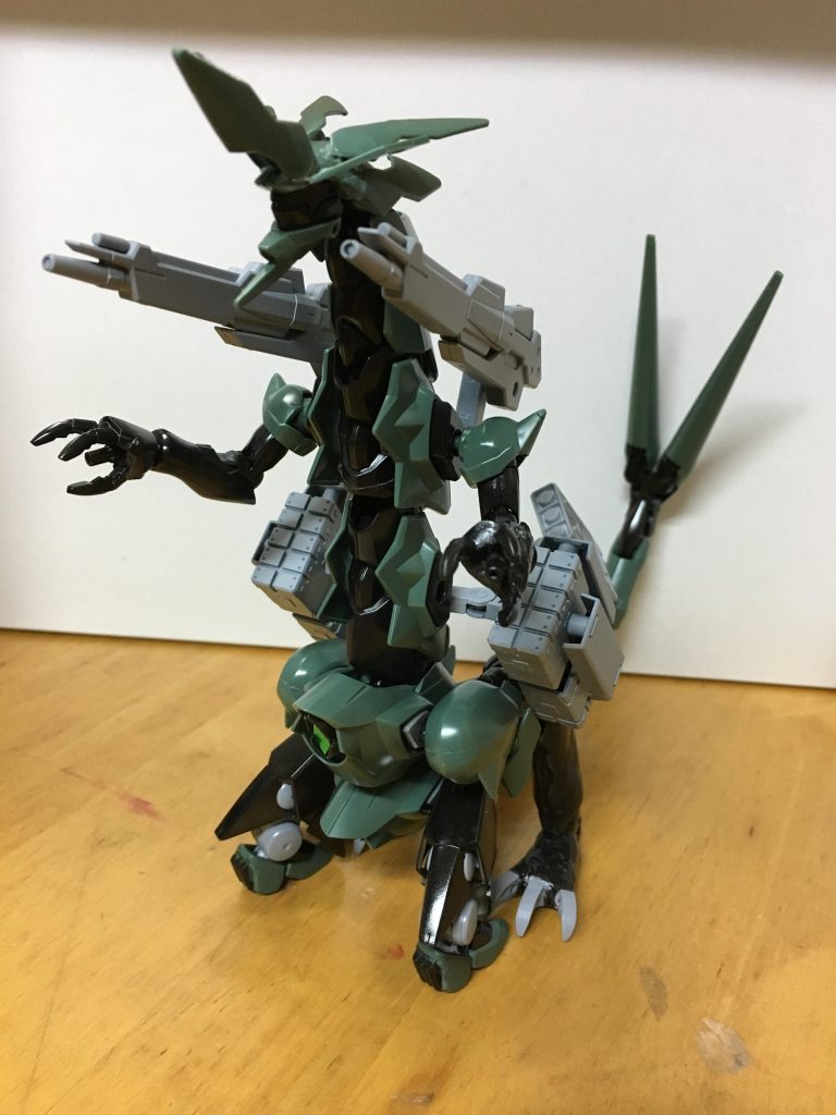 なんと現れたのは戦車のような砲台のような恐竜のようなガンプラだった!
攻撃を続けていくうちある変化が………