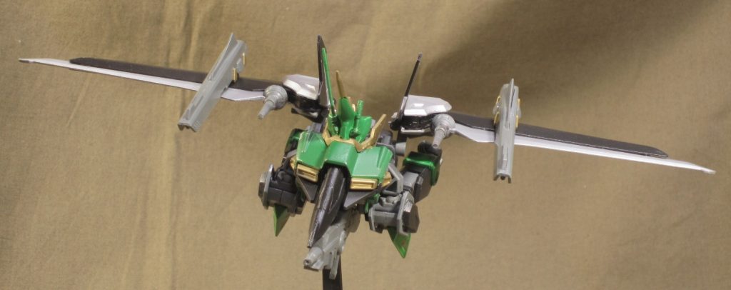 バウ・グラスパー。バウをストライカーパック仕様にした結果、ストライクグラスパーのような運用が可能に。ただし肩アーマーは非対応で翼持ちのパックでないと大気圏内飛行は不可能。腕部アンカーランチャーが後方に向いておりある程度の牽引機能を持つ。