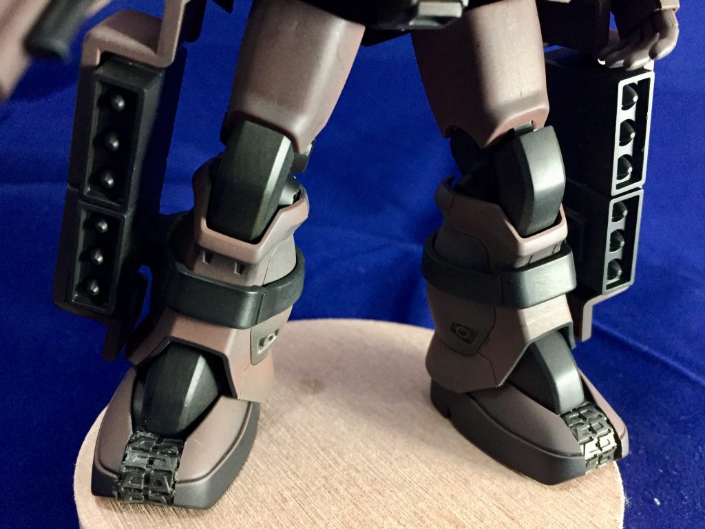 脚回りの履帯は同時期に製作したグフなどと同様に配置して同じ世界線上にあるようにしました。