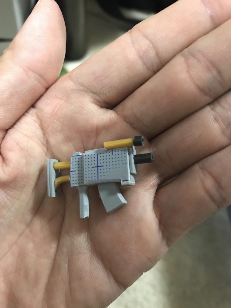 お気に入りのライフルです。プラ棒は全てランナーから。ストックの曲がる部分も、ランナーの角を使用してます。マガジンも一応外れるようにはしてます。