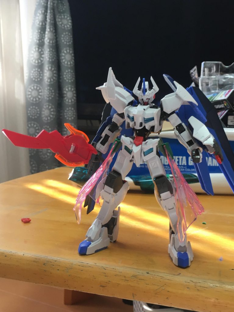 腰の部分はバリアをつける事を先に決めていたため魔導師的な感じをだすためフェニーチェリナーシタのビームマントを基部ごと装着
ベースは接着しやすそうなグレイズのサイドアーマーにしています