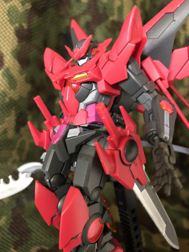 エクシアバージョンのマスク部。
キットだと真っ黒なのでマスクだけちょっと顔色悪そうなグレイにしてみました