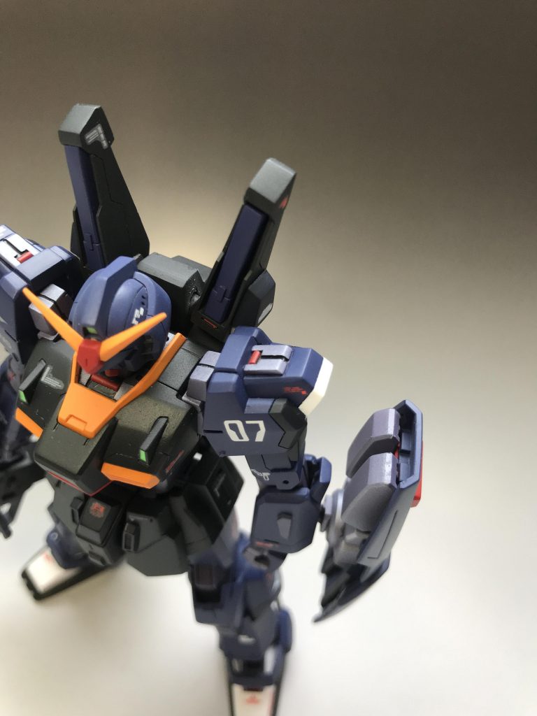 肩にはAoZ風味のフレームを追加