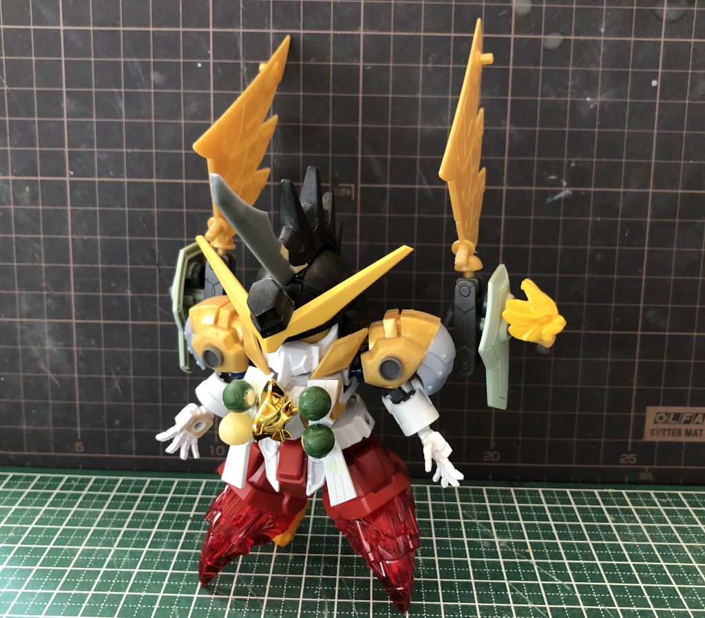 闇皇帝、殺駆頭、真駆参大将軍、スペリオルドラゴン等をミキシングしました。
エフェクトパーツはクスィーガンダムのファンネルミサイルを使用しました。