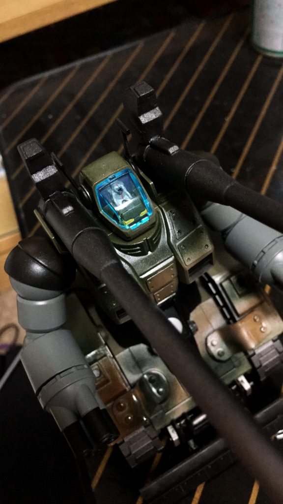 ウェザリング前
パイロットも雑ですが塗りました。
ハヤトでは有りません名も無き連邦兵です。
ここからウェザリングして完成。