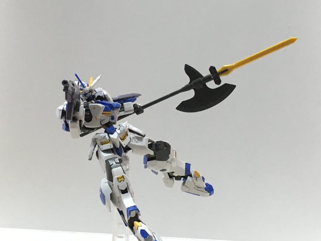 この仕様の基本兵装は獅電のライフルとハルバードです