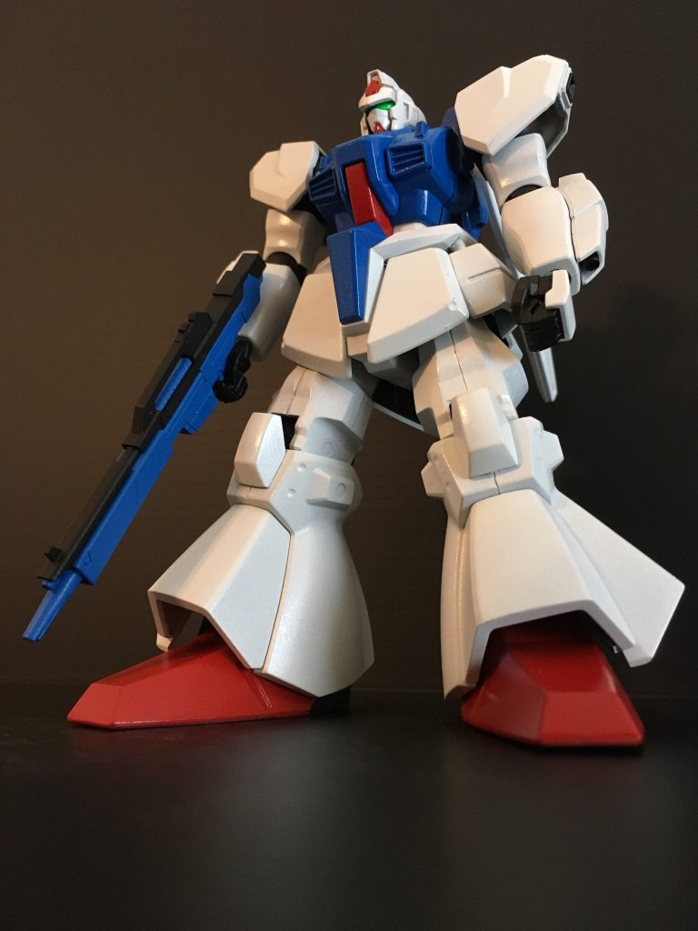 [機体解説]
MSF-001   ϝ-GUNDAM
次世代MSの試案として、エゥーゴが強奪したガンダムMk-IIを、アナハイム・エレクトロニクス社のフジタ博士が、リック・ディアス(γガンダム)の技術と掛け合わせて開発された機体である。型式番号の