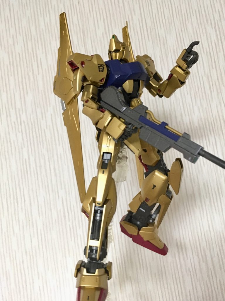 百式を作るとやりたくなるポーズ。
もはや刷り込みです。

発売当初はメッキの質で色々あったようですが、キットそのものはやはり出来が良いですよね。

ゼータ系1／100の充実を祈りつつ今回はこの辺で。