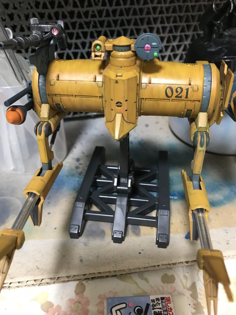 基本塗装完了後にウェザリングカラーでフィルタリングしてみましたが、黄色味が強過ぎた気がしたのでほとんど拭きとってしまいました。