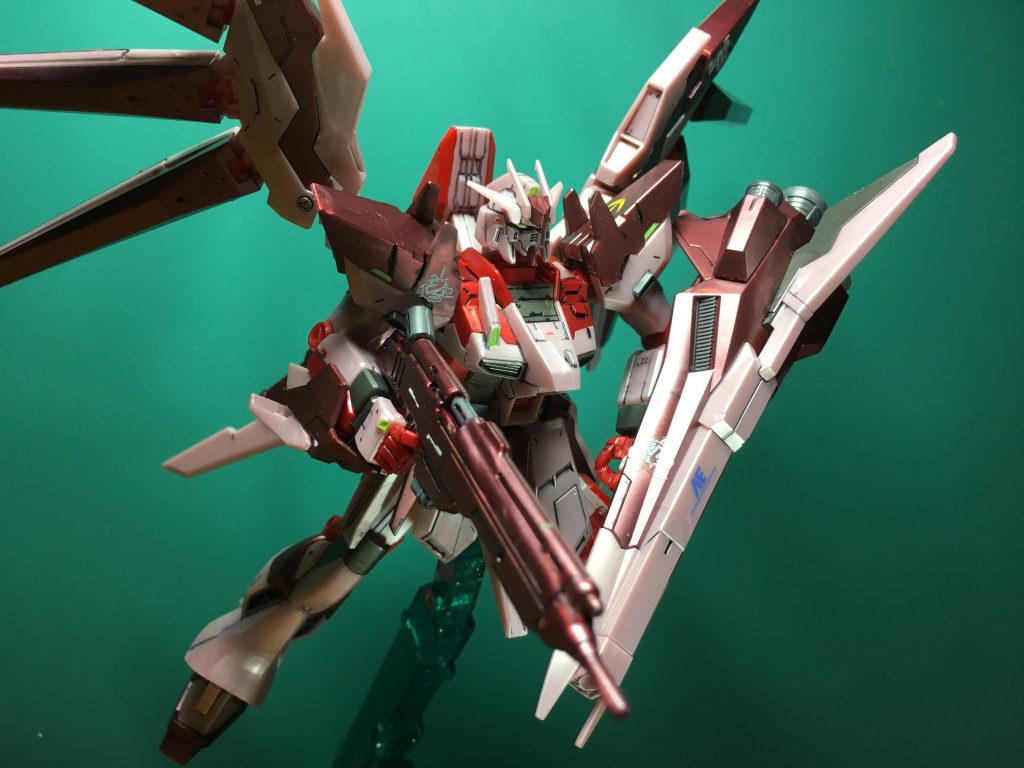 ビームライフルの下部に、余りパーツとなっていたHi-νのマシンガン銃口を接着。Hi-ν系列を組むのはこれが初めてだったので、後々ある方が教えて下さいました。