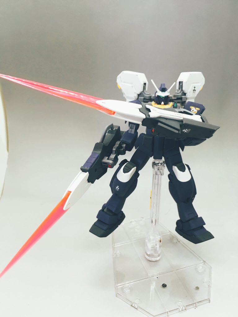 ひっくり返すとビームサーベルに。