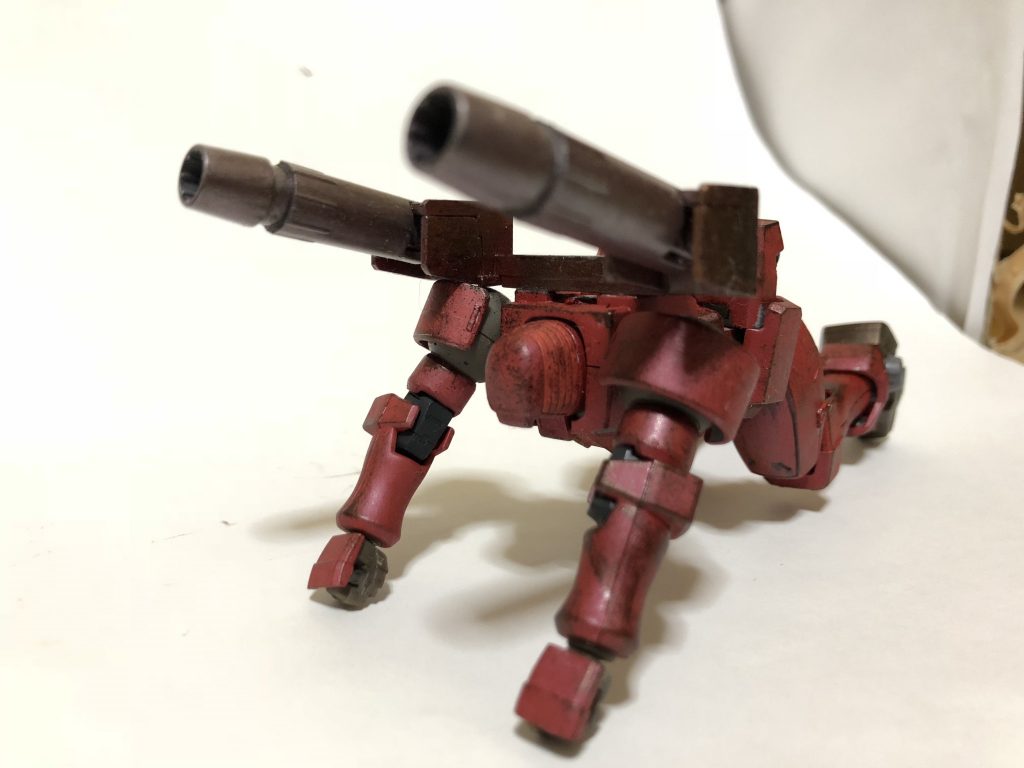 リーオーの可動が優秀なのでこんなポーズもできちゃいます。キャノンも90度動くので干渉せずにポーズをつけれます。