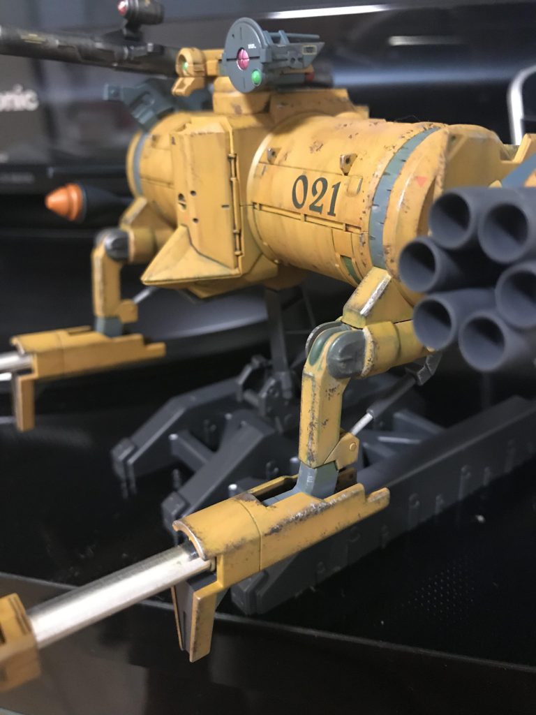 マホガニー系でスポンジチッピングしてから、シルバーでハゲチョロ。