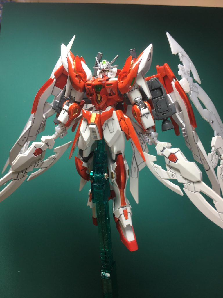 フレイムフェーダー版ヘッドはアンテナを余らせるのがもったいなかったので、クリア版とシルバーに塗装したものを用意しました。フレイムフェーダー発表当時にもプロトタイプ版は銀、正式版は白で区別されていたので、それにならっています。