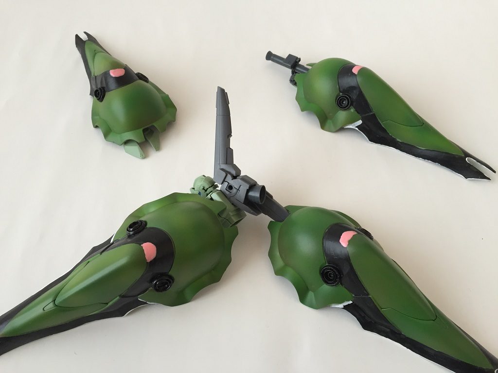 ケンカになっても大丈夫。いずれ一緒のサナギに入る者どうし、お互いが大切だとわかっているようですね。