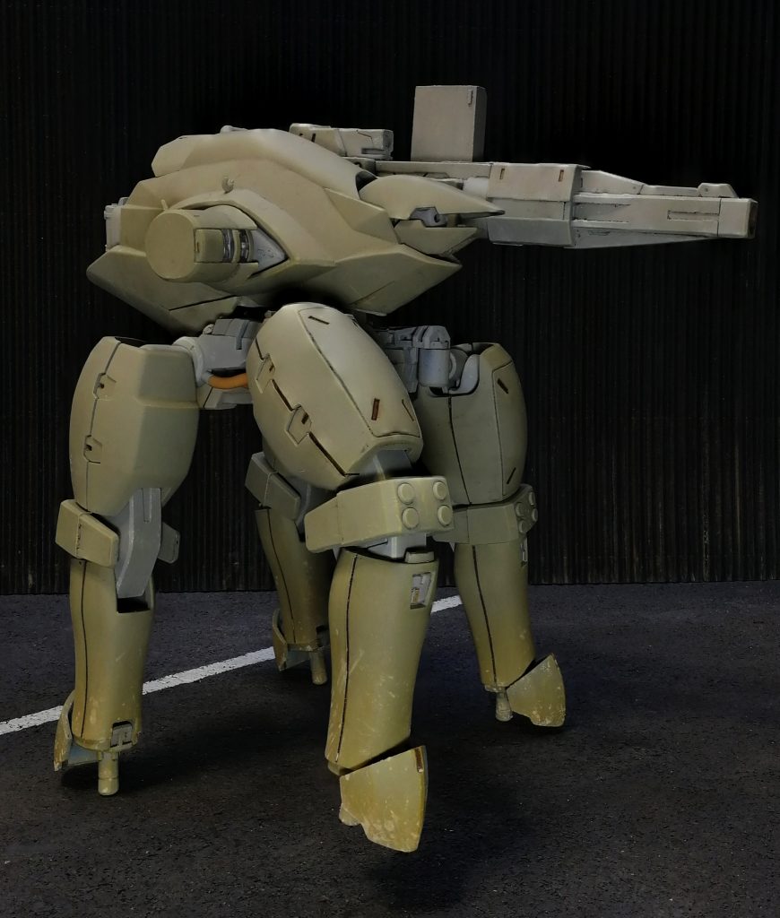 基地内を初めとする障害物の多い場所での歩行形態。
展示会等を除けば平時にマニアが実際に見られるのは基本的にこの形態であり
格好悪いとすこぶる評判が悪いがザンブーラキという名は開発中にこの形態を視察した
将軍によってつけられたものである。
蜘蛛でも蟹でもなく駱駝。