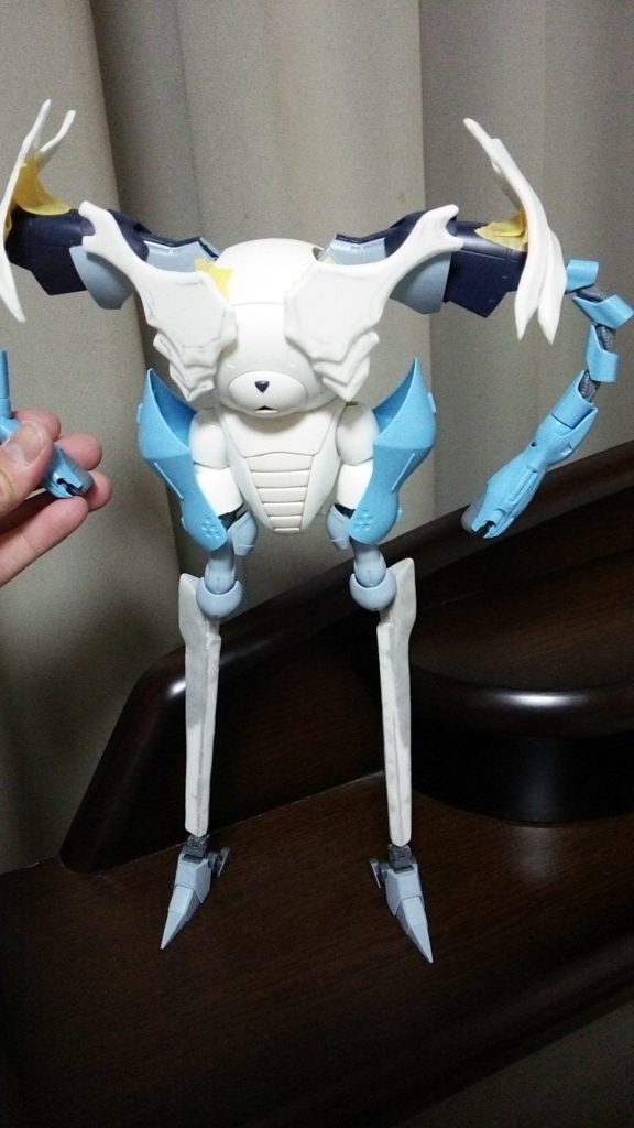 プラ板とプラ棒で足と装甲を作成。