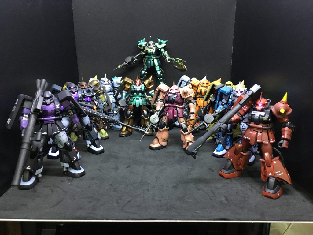 まだまだ全部揃ってはないので、目下製作中ですが、いつか、ズムシティ前に集結するジオンザク軍団を友人の力を借りながら実現したいと思います。