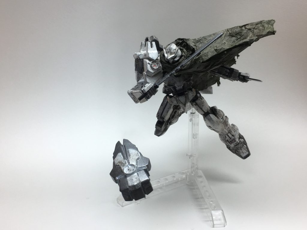 ナックルシールドはこの機体だけの能力で遠隔操作可能な随伴機になってます!オルフェンズ世界のビットみたいなイメージです!