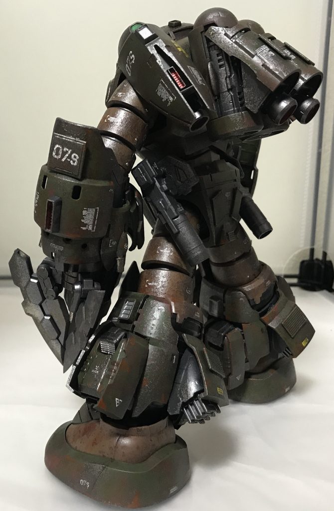 腰部分にキャンペーンパーツのキャノンを追加。脚部はビルダーズパーツの、MSスラスターとMSグランドでスラスターを追加。