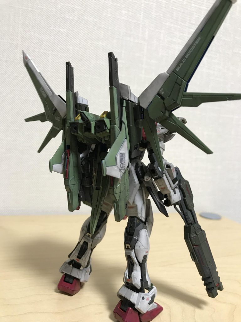 オリジナルっぽくするためビルドブースターのキャノン砲は上向きにしています。