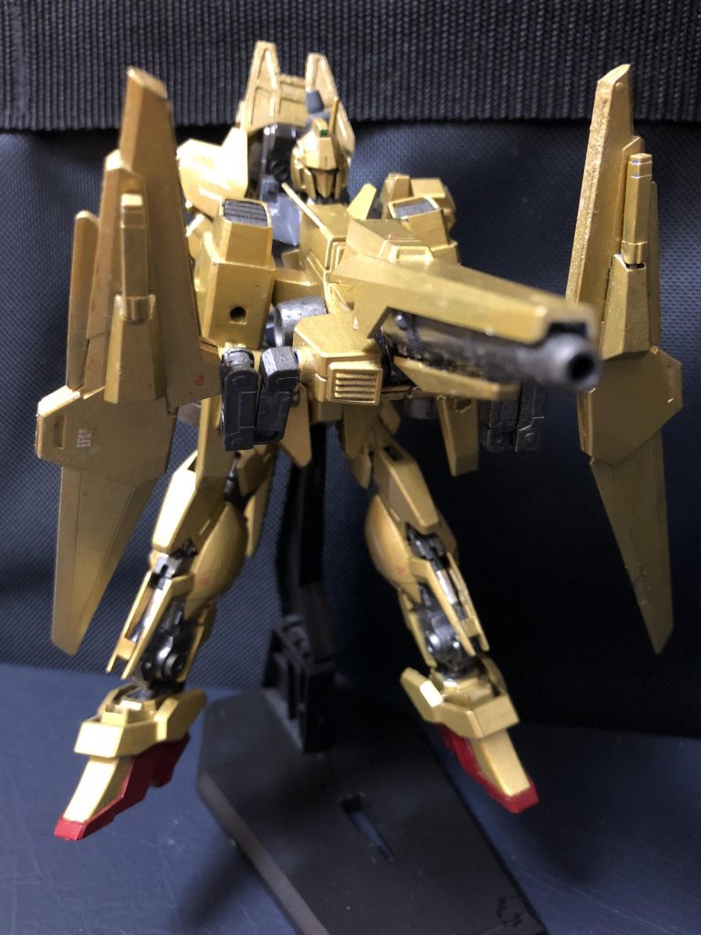 「メガランチャー」は砲撃形態で、スラスターユニットを下に向けグリップを展開し、マニピュレーターで保持して使用する。連射性は皆無だがその威力は絶大で、射線上の敵機をまとめて撃破可能であり、長距離からでも一撃で敵機を破壊出来る。