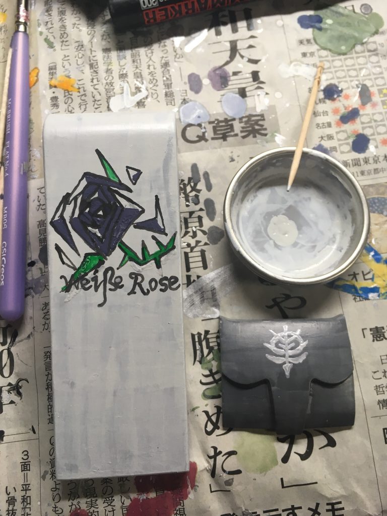 マーキングの様子その3。
さらにホワイトで修正を加えた後、緑部分を着色して完成です。
ついでにジオンマークを施したコクピットハッチも載せておきます。