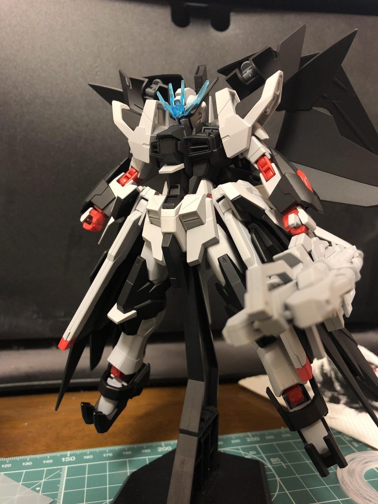 サフを吹いた状態です。
この時まではマスターのウイングは付いていたのですが本塗装に入る時に外しました。
別の機体に使っておりますのでそちらも完成しましたら是非見てください。