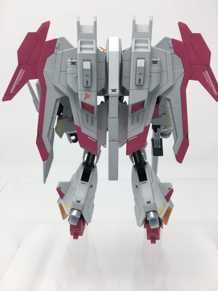 膝裏にグリーンを塗ったり、バーニア内部も塗り分けてみました。