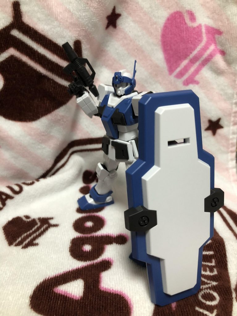 武装はシールドバルカンとビームスプレーガン
とビームダガー