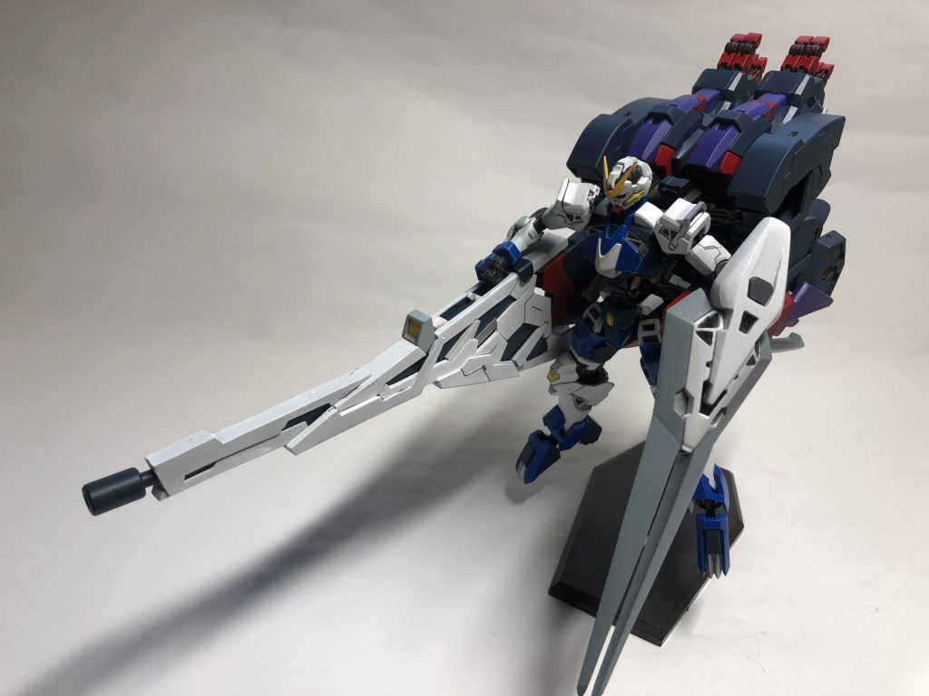 2つのブースターを装備することでフルブースト装備となります。武器も付けるともはやデンドロやディープストライカーのようなシルエットになってきます