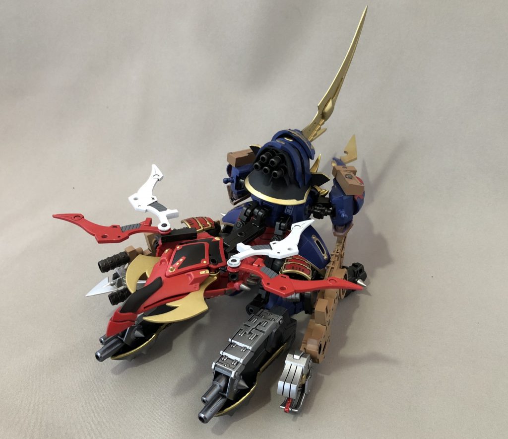 組み換えで死斗露射怒 悪愚烈殺天(デストロイド アグレッサー)モードに変形が可能です。