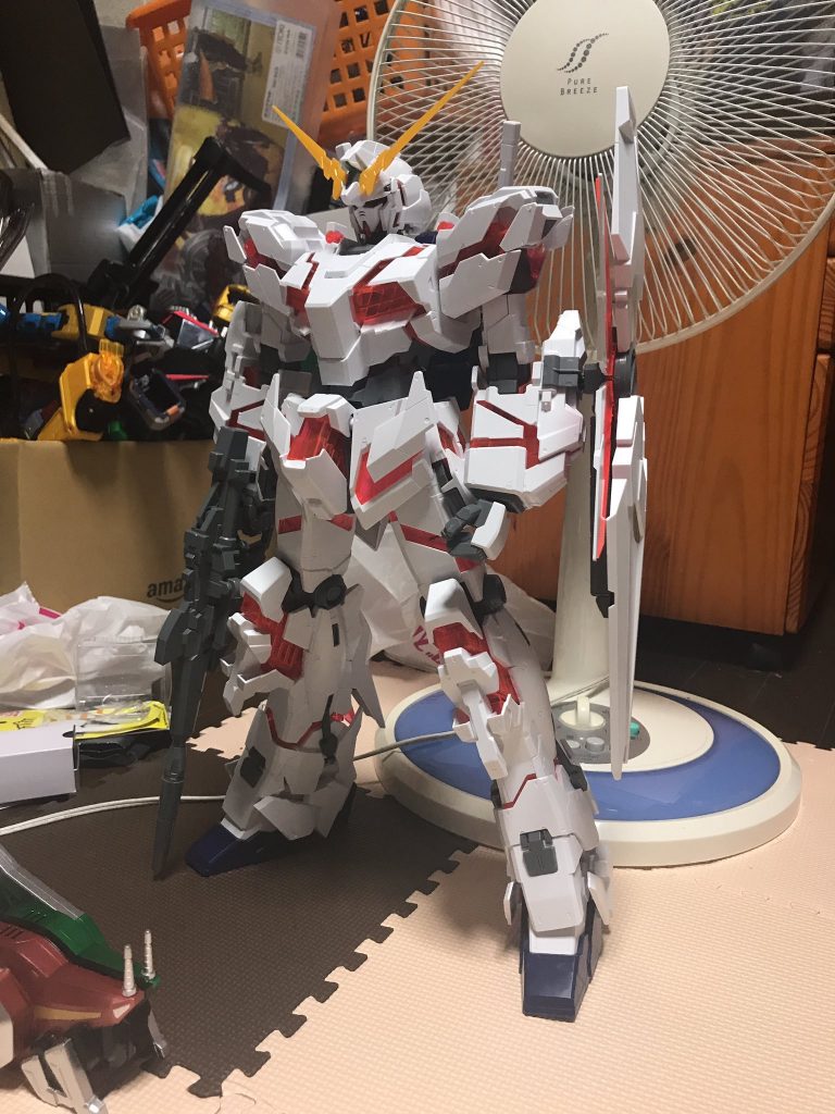 パチ組み
赤もよかったんだけど 自分は覚醒の緑が好きだったので塗装を決意