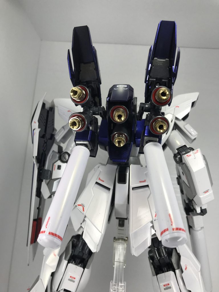 バーニアにナニワネジのメタルパーツを2種取り付けています。