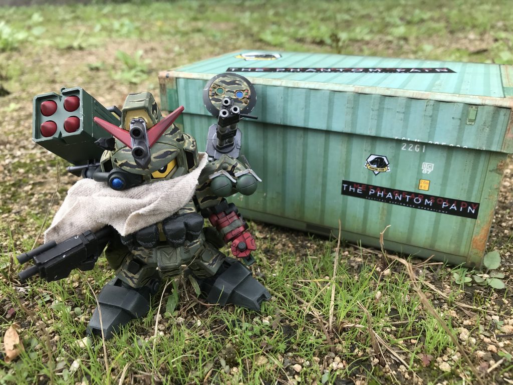 百均で売っていたコンテナ型の箱を改造してます。このキットを持ち運ぶ時にも、撮影にも便利!