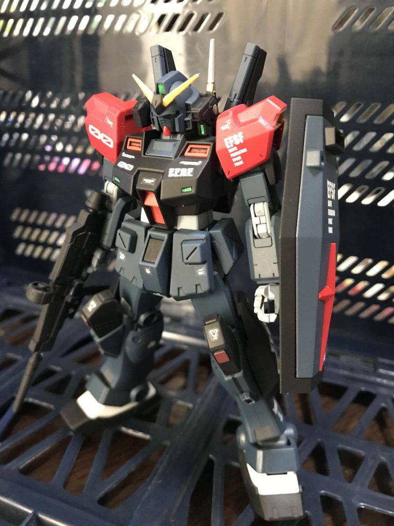 カラーはタミヤさんのネイビーブルー✨