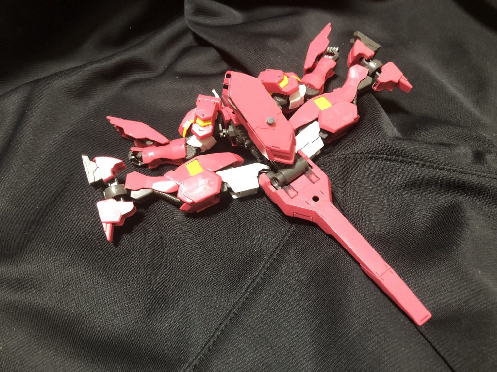 赤塗りの高級飛行形態 後ろから追突されないようにしましょう