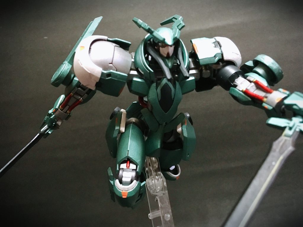 バトルリングに現れ、違法を犯して逃走したヴァルキュリアフレーム「ロスヴァイセ」(まるいるか氏 @Maru_Iruka 作成&友情出演!)、改修されて現代に甦ったこの機体を追うは、厄災戦当時のままの姿をしたプロトヴァルキュリアフレーム・スクルド、、、この2機がどのような物語を紡ぐのか、それはまた別のお話し、、、(小説化希望!!w)