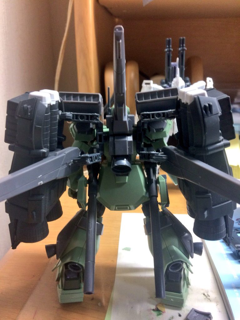 こうして
(Ex-Sガンダムのバックパックの大型ブースターを使用。
あの巨体を支えるすげえブースターなんだからフルアーマーでもいけるかなと)