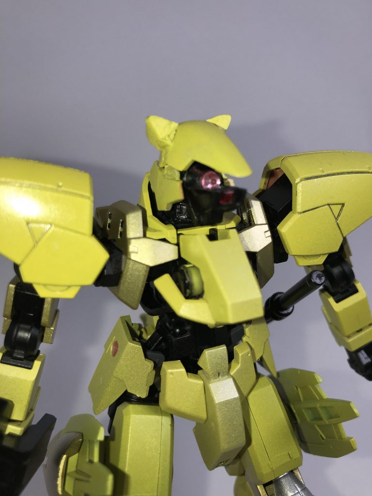 正面アップ。中に百均のジュエルシールを貼りました。少し大きすぎる気が…