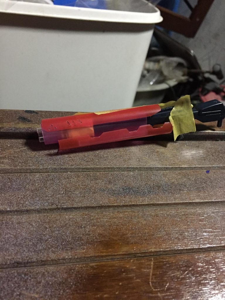 武器はプラのパイプと外装はタピオカのストローをつかいました。