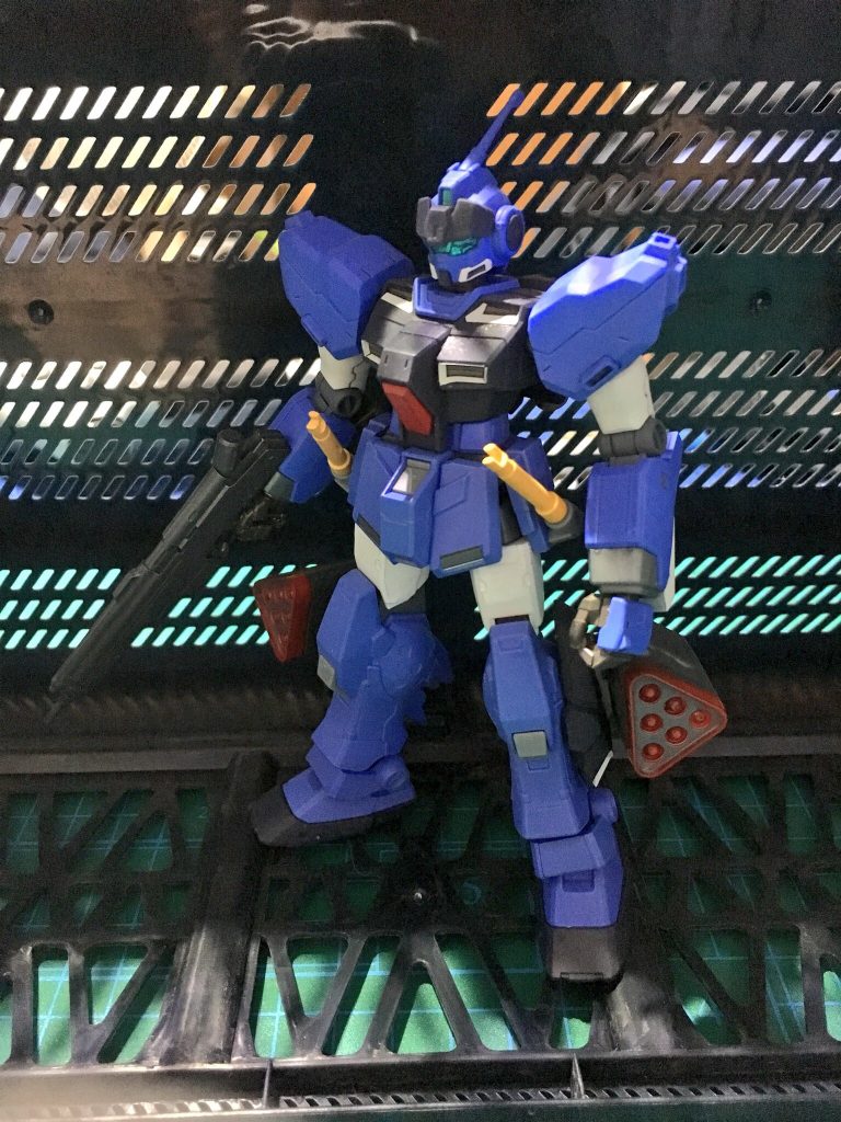 本体カラーリングはVGを参考にライフルとサーベルは手元になかったので、Hi-νとフリーダムのものを。腕部はHi-νを使用しジョイント部はキャンペーン品を使いました。