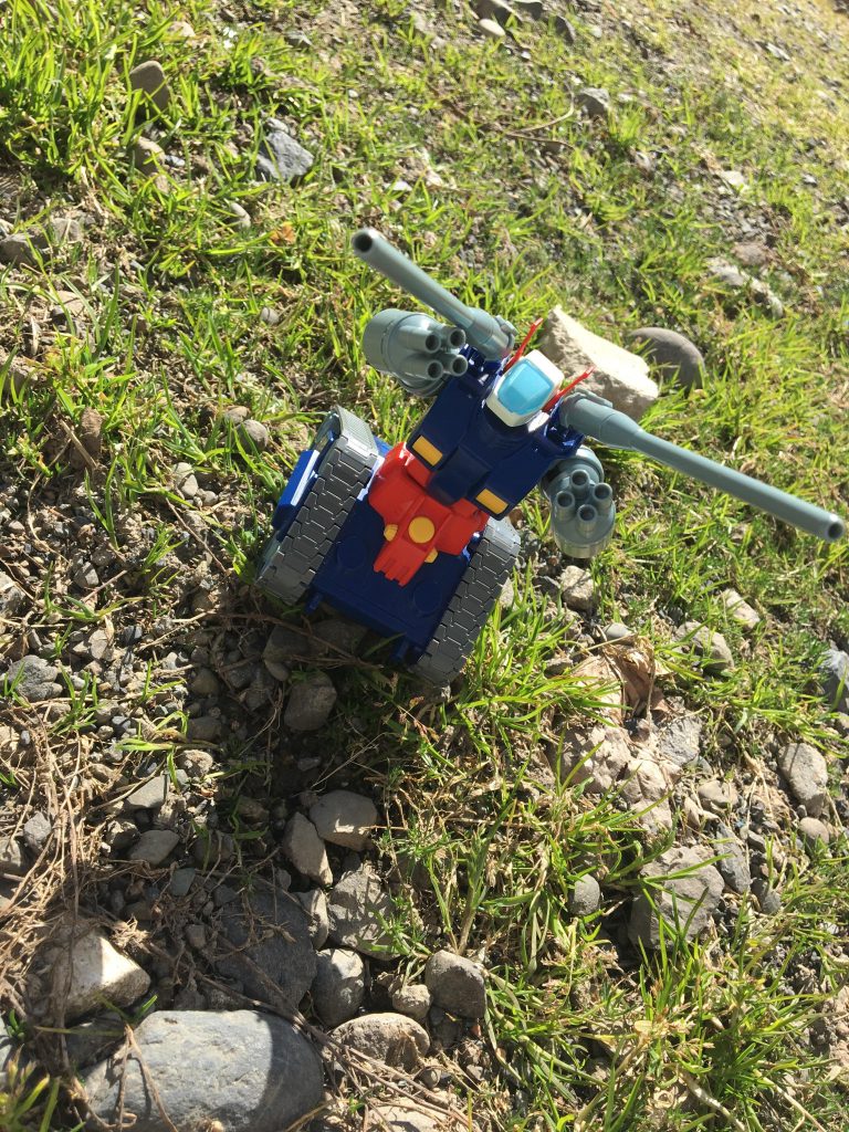 抜けました。
ここから『ガンタンク』は、移動を始めます。
どこへ行くのか……
また、なぜここを旅立つのか……
未だ解明されていない点が多く、『ガンタンク』は謎の多い生き物です。
いかがでしたか?
世界には、不思議な生物がいますね。
私たちガンタンク研究委員会では、これからもガンタンクの観察を続けたいと思います。
閲覧、ありがとうございました。
出典:『ガンタンクとは。』『麗しき世界 〜ガンタンク編〜』『なぜなにガンタンク』