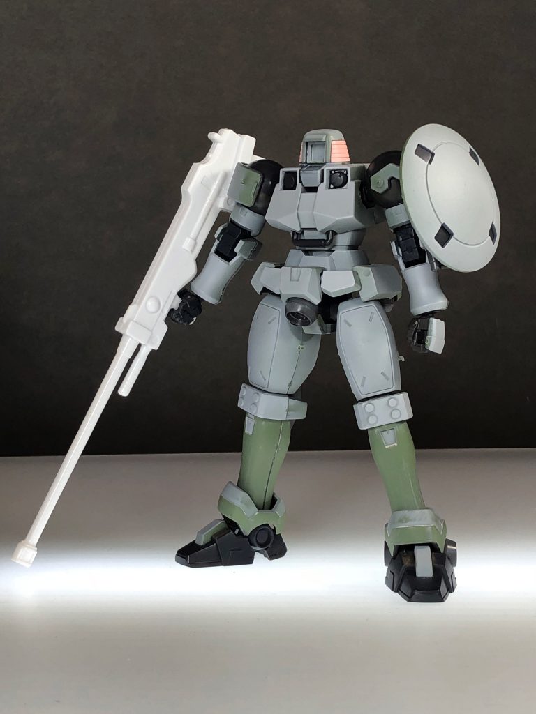 塗装前、捨てサフ状態。