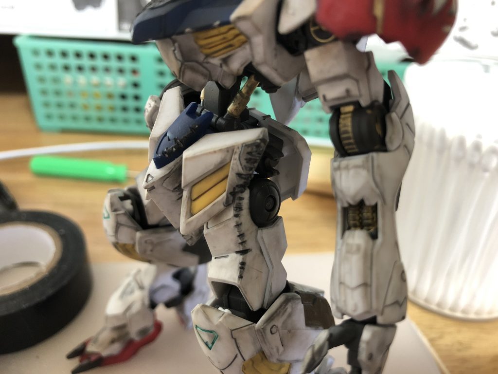 スカート、足、股間の傷表現。
戦闘中の傷にしては整い過ぎた傷ですね。
反省点です。