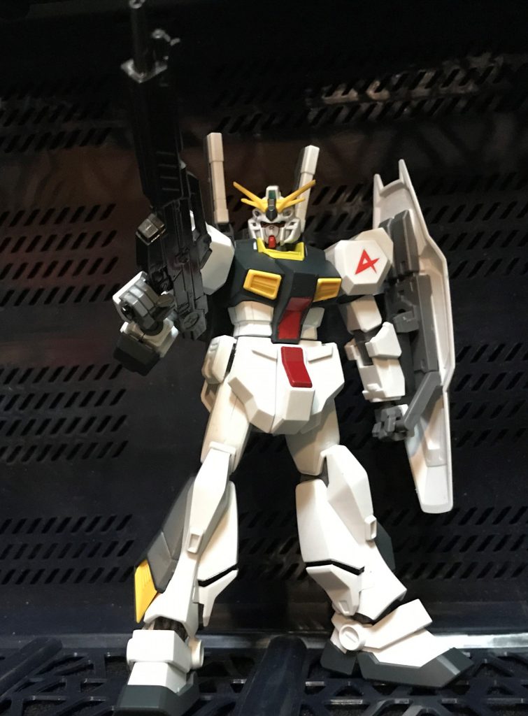 キットのコクピットの赤い配色がどうにもなじめなかったので変更することに。